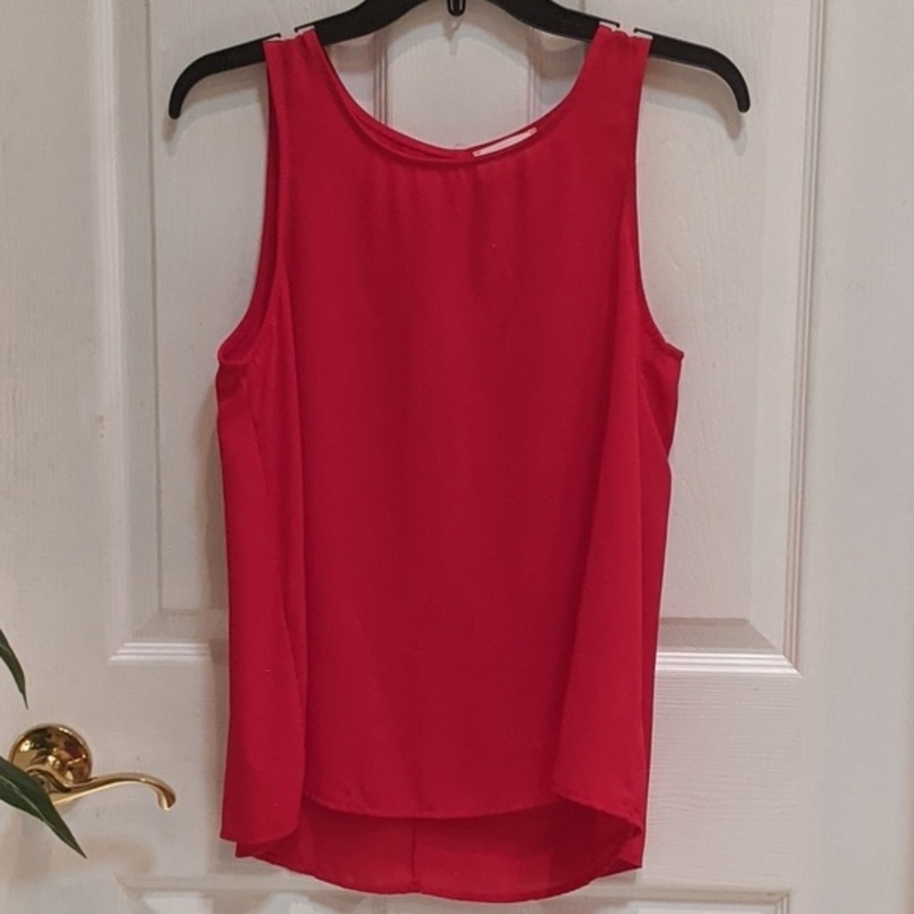 Everly Red Sleeveless Blouse Size Small V-Back